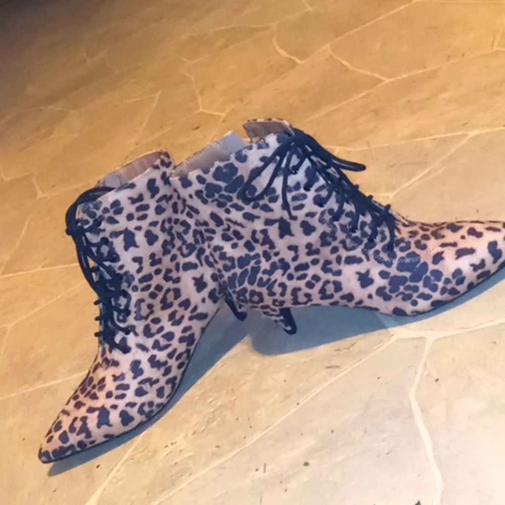 Size 8 1/2 womens leopard print short heel.